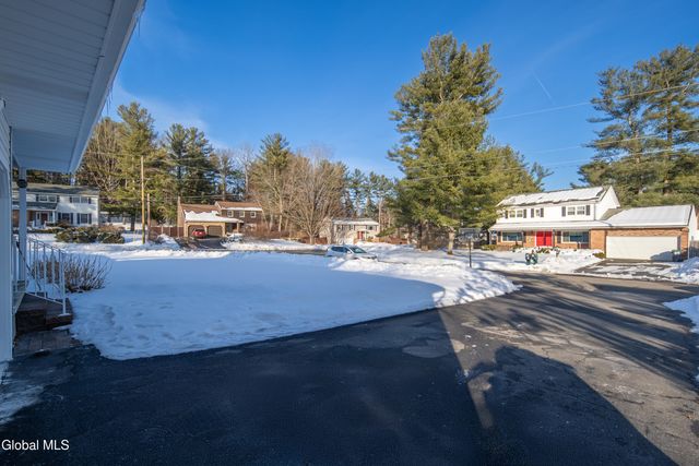 933 E Pine Hill Drive, Guilderland, NY 12303