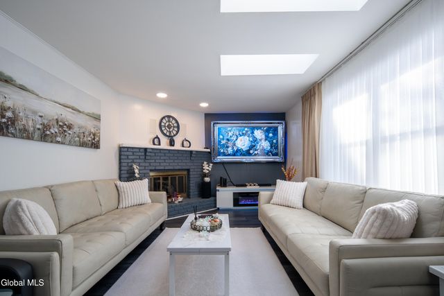 933 E Pine Hill Drive, Guilderland, NY 12303