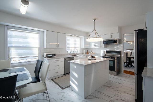 933 E Pine Hill Drive, Guilderland, NY 12303