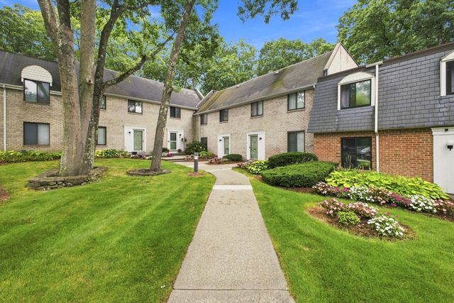 95 Commons Dr 107, Shrewsbury, MA 01545