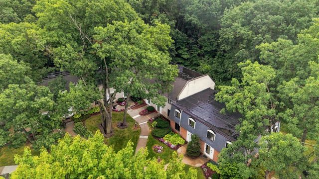 95 Commons Dr 107, Shrewsbury, MA 01545
