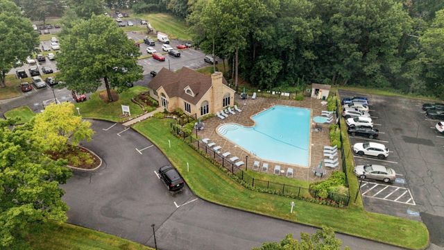 95 Commons Dr 107, Shrewsbury, MA 01545