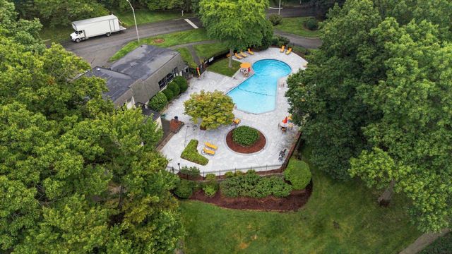 95 Commons Dr 107, Shrewsbury, MA 01545