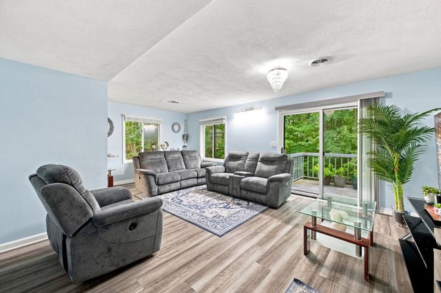 95 Commons Dr 107, Shrewsbury, MA 01545