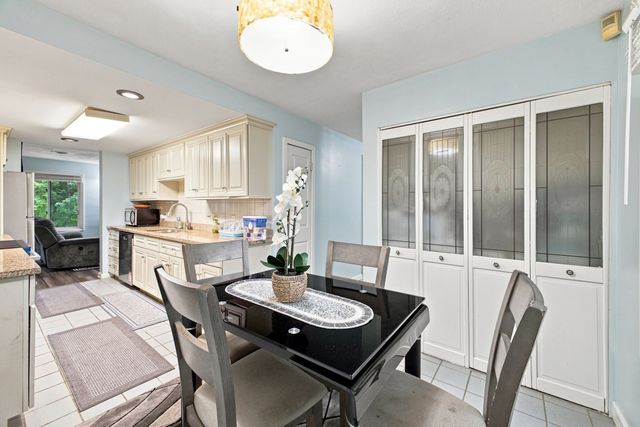 95 Commons Dr 107, Shrewsbury, MA 01545