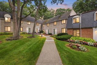 95 Commons Dr 107, Shrewsbury, MA 01545