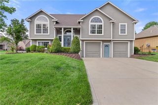 806 SW 34th Terrace, Lee's Summit, MO 64082