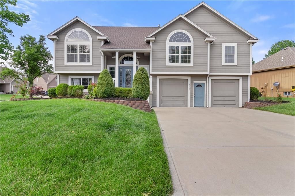 806 SW 34th Terrace, Lee's Summit, MO 64082