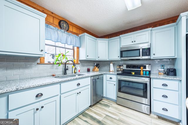 1670 Beaver Dam Road, Odum, GA 31555