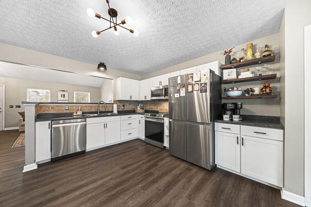 4398 Resaca Drive, Grove City, OH 43123