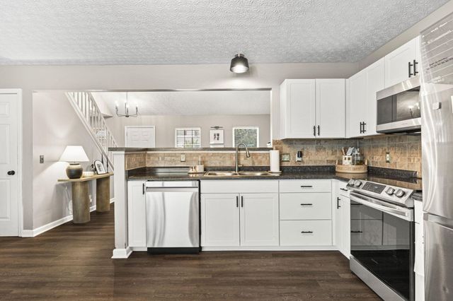4398 Resaca Drive, Grove City, OH 43123
