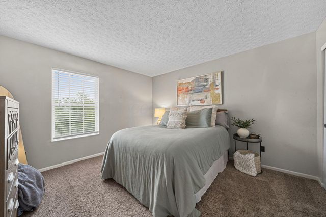 4398 Resaca Drive, Grove City, OH 43123