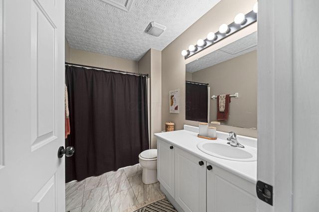 4398 Resaca Drive, Grove City, OH 43123
