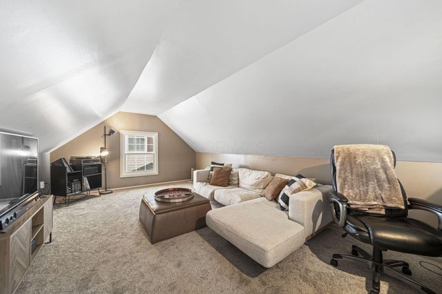 4398 Resaca Drive, Grove City, OH 43123