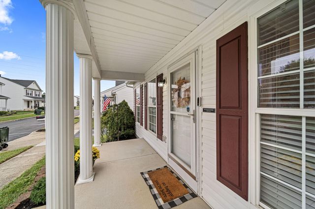 4398 Resaca Drive, Grove City, OH 43123