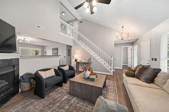 4398 Resaca Drive, Grove City, OH 43123