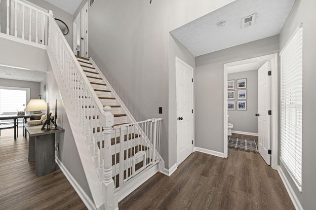 4398 Resaca Drive, Grove City, OH 43123