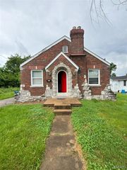 225 Coburg Drive, Riverview, MO 63137