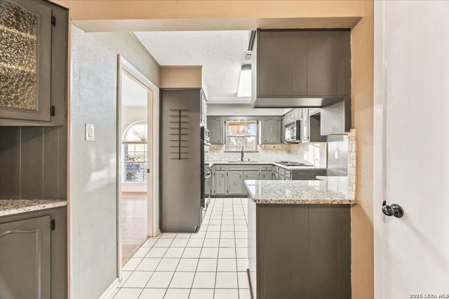 6343 Pickering Dr, Leon Valley, TX 78238