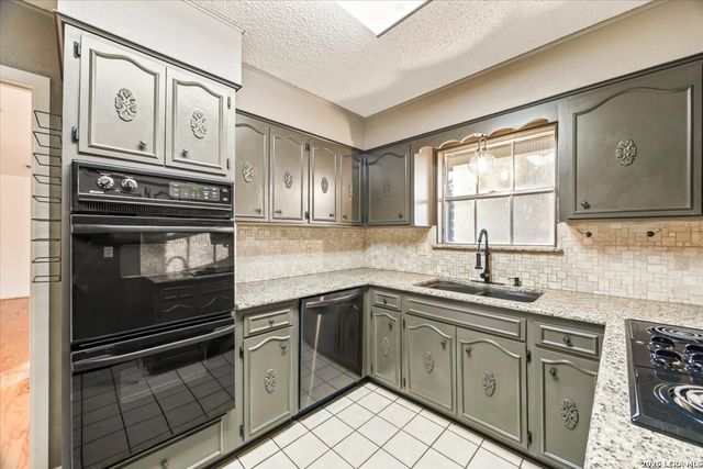 6343 Pickering Dr, Leon Valley, TX 78238