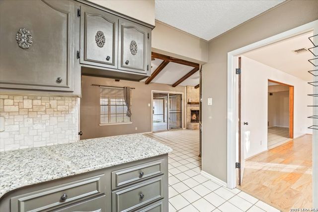 6343 Pickering Dr, Leon Valley, TX 78238