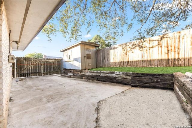 6343 Pickering Dr, Leon Valley, TX 78238