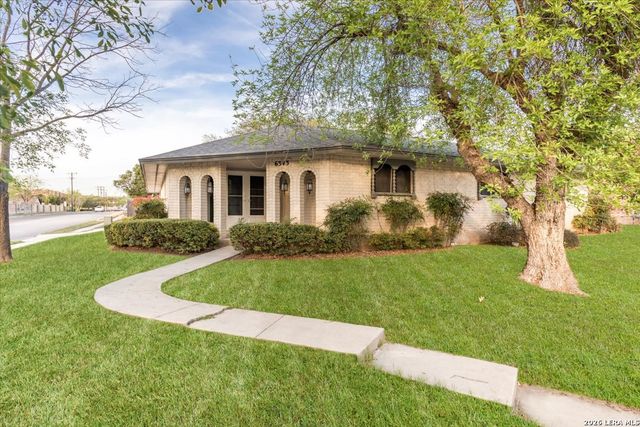 6343 Pickering Dr, Leon Valley, TX 78238