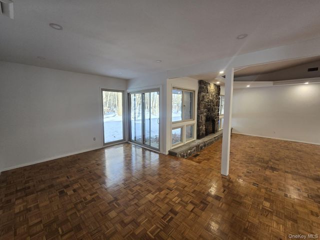 10 Chestnut Drive, Pomona, NY 10970