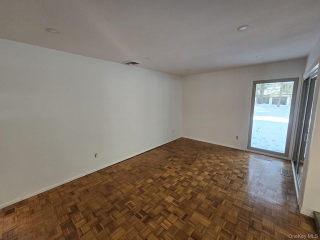 10 Chestnut Drive, Pomona, NY 10970