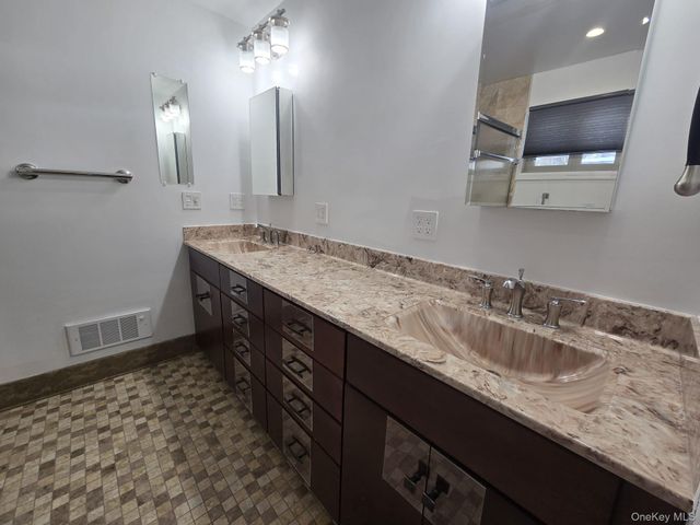 10 Chestnut Drive, Pomona, NY 10970