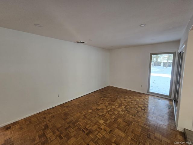 10 Chestnut Drive, Pomona, NY 10970