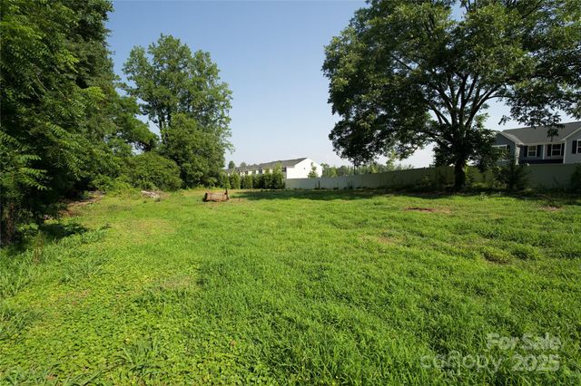 3605 16th Street NE, Hickory, NC 28601