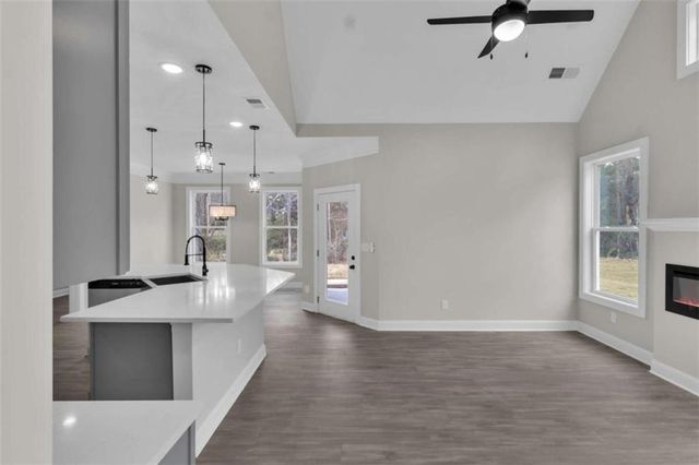 8257 Greenview Drive, Jonesboro, GA 30236