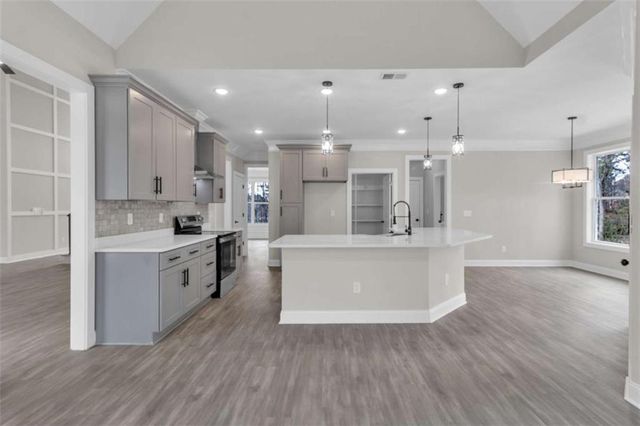 8257 Greenview Drive, Jonesboro, GA 30236