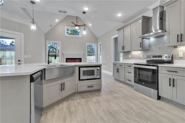 8257 Greenview Drive, Jonesboro, GA 30236