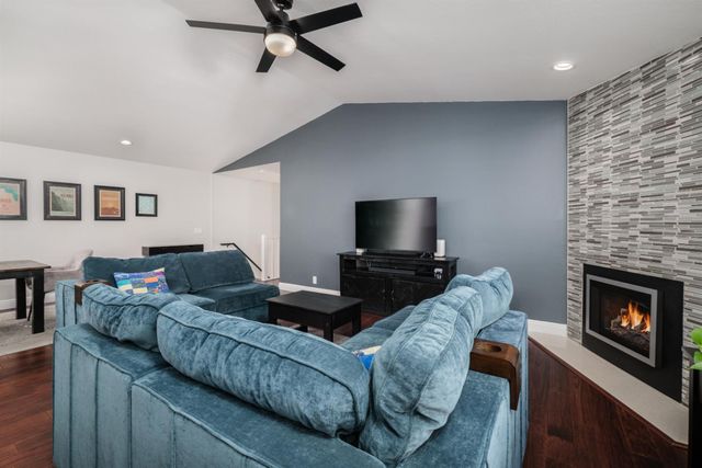 4749 Courtland Ln, Carmichael, CA 95608