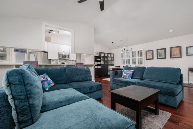 4749 Courtland Ln, Carmichael, CA 95608