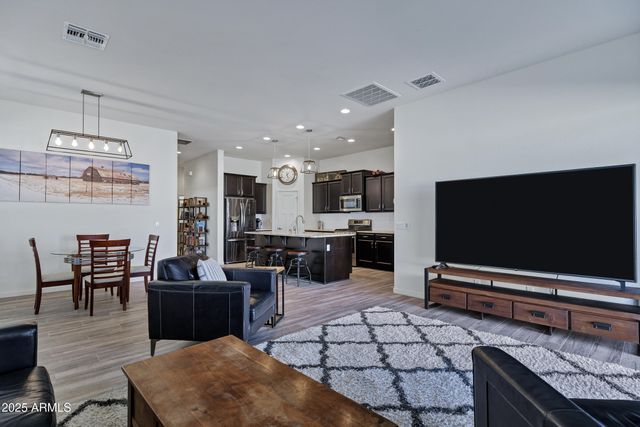 10104 E NICHOLS Avenue, Mesa, AZ 85209