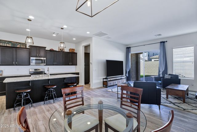 10104 E NICHOLS Avenue, Mesa, AZ 85209