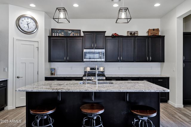 10104 E NICHOLS Avenue, Mesa, AZ 85209