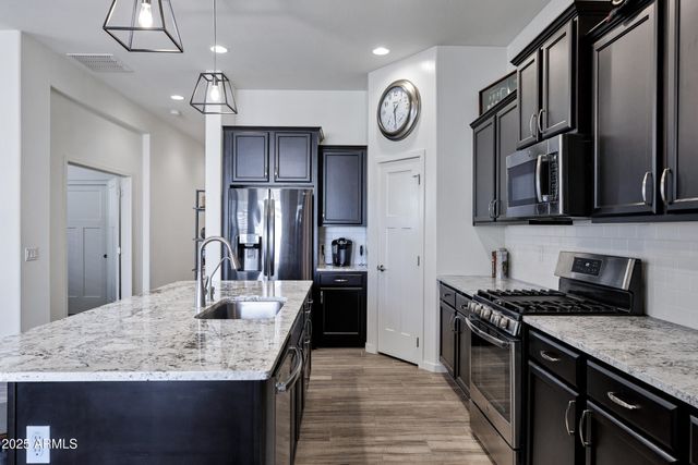 10104 E NICHOLS Avenue, Mesa, AZ 85209