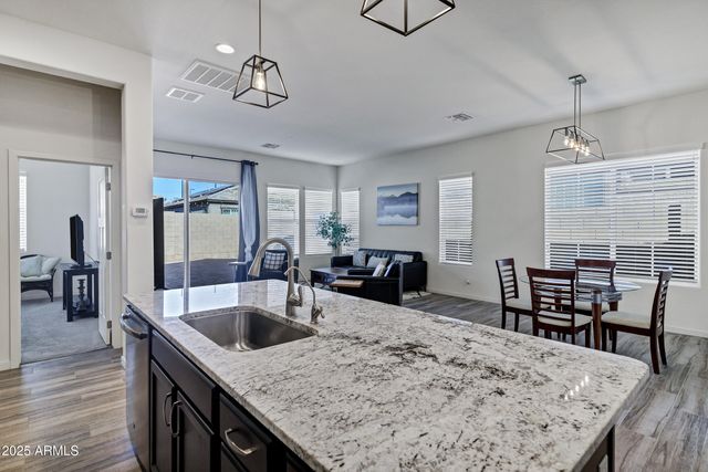 10104 E NICHOLS Avenue, Mesa, AZ 85209