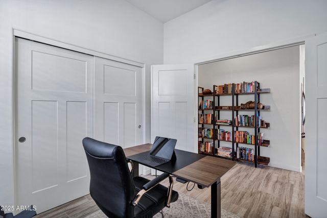 10104 E NICHOLS Avenue, Mesa, AZ 85209