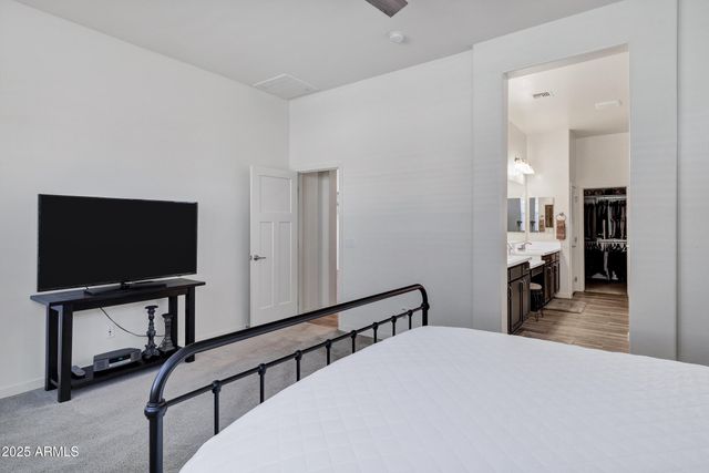 10104 E NICHOLS Avenue, Mesa, AZ 85209