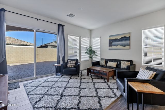 10104 E NICHOLS Avenue, Mesa, AZ 85209