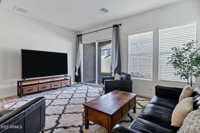 10104 E NICHOLS Avenue, Mesa, AZ 85209