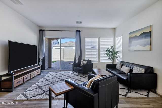 10104 E NICHOLS Avenue, Mesa, AZ 85209