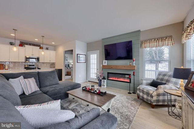 116 VILLAGE DR, Millersville, PA 17551