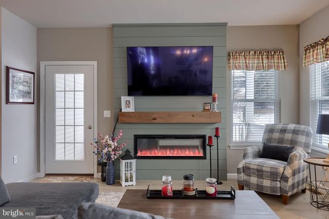 116 VILLAGE DR, Millersville, PA 17551