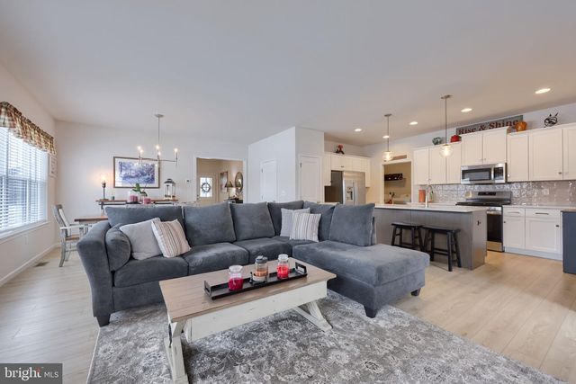 116 VILLAGE DR, Millersville, PA 17551